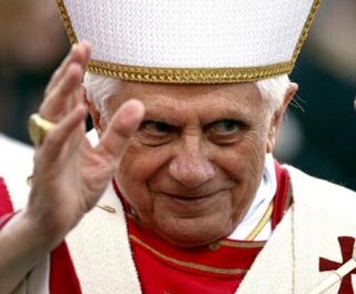 Benedicto XVI- acoso y desprecio sufren los cristianos