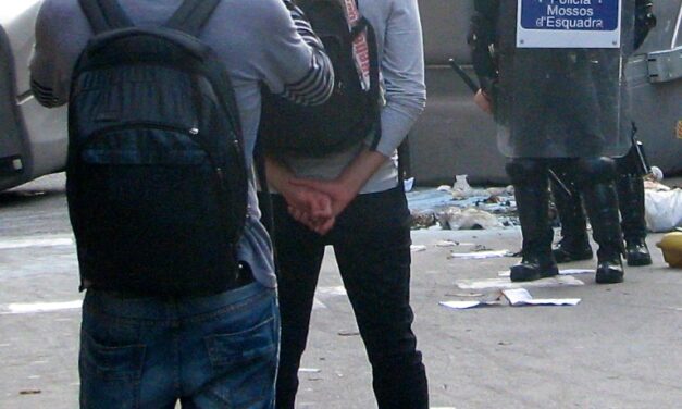 El ministerio del interior de España introduce reformas para combatir la violencia callejera.  2 años de prisión  y 30.000 euros de multa a los violentos