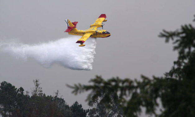 Incendios forestales en Galicia ponen en jaque a bomberos y militares