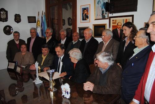 Primer encuentro oficial con los  pontevedreses del embajador de España Roberto Varela Fariña