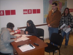 cola de miliantes para votar