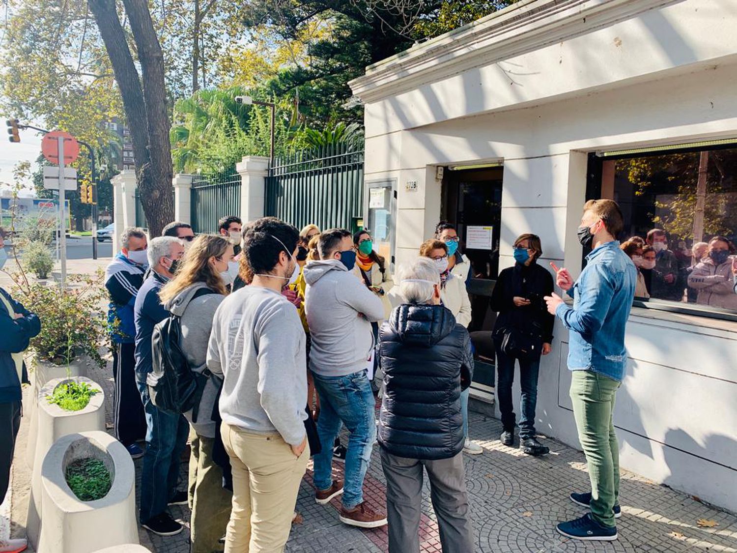 Españoles varados en Uruguay buscan un avión para volver, algunos ya lograron regresar