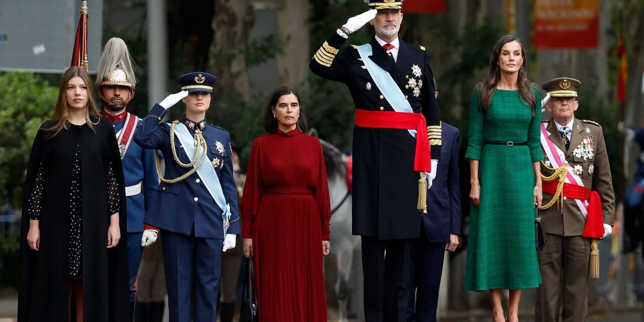La Familia Real al completo preside el desfile del Día del 12-O, con abucheos a Sánchez y notables ausencias