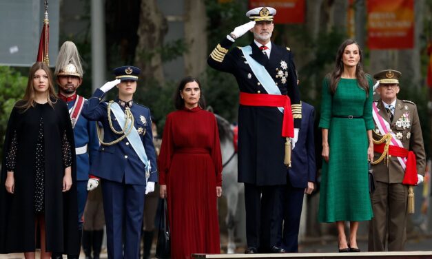La Familia Real al completo preside el desfile del Día del 12-O, con abucheos a Sánchez y notables ausencias