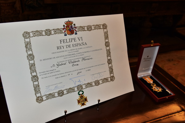 Concesión Cruz de Isabel la Católica a Gabriel Calderón